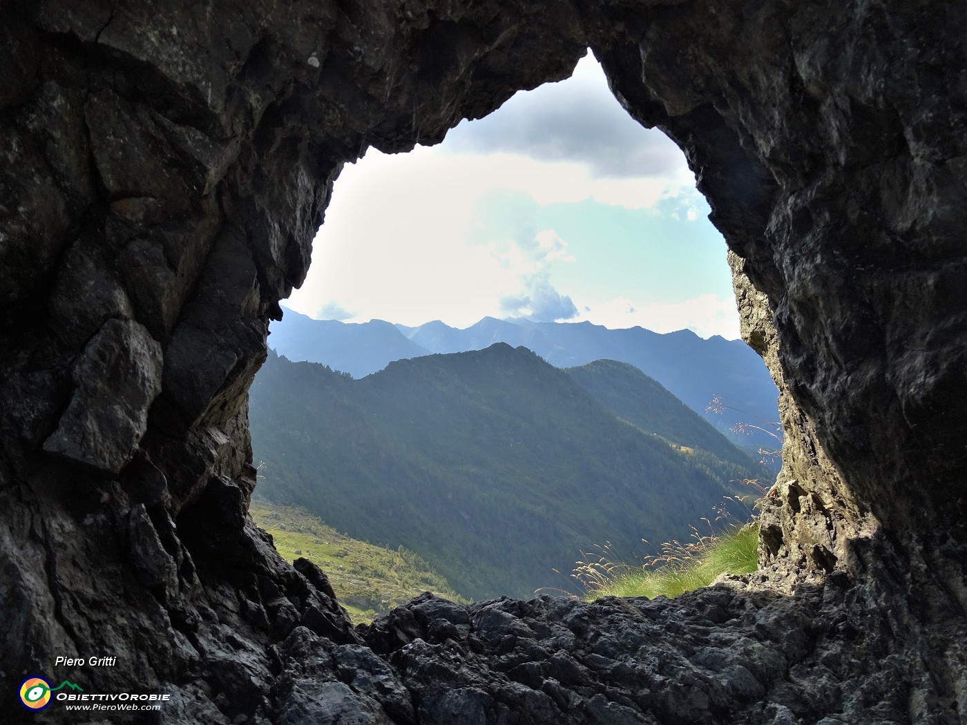 95 Passo di Verrobbio, trincee Linea Cadorna.JPG